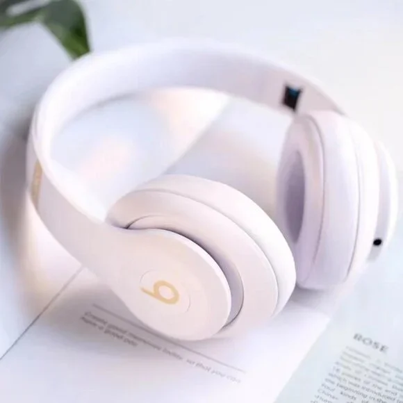 Beats Studio3 Bluetooth Wireless Noise Cancelling Headphones White